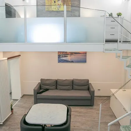 Mare E Luci Deluxe Apartment *