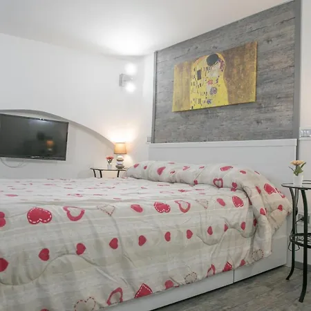 Mare E Luci Deluxe Apartment *